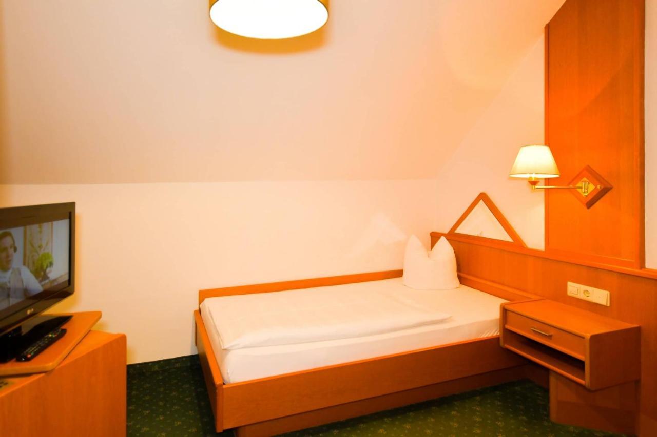 Hotel Jerolitsch Krumpendorf Bagian luar foto