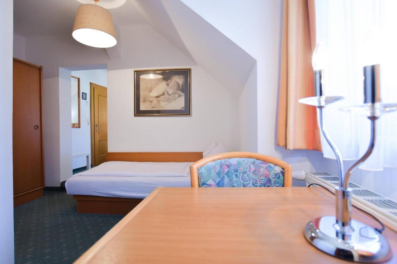 Hotel Jerolitsch Krumpendorf Bagian luar foto