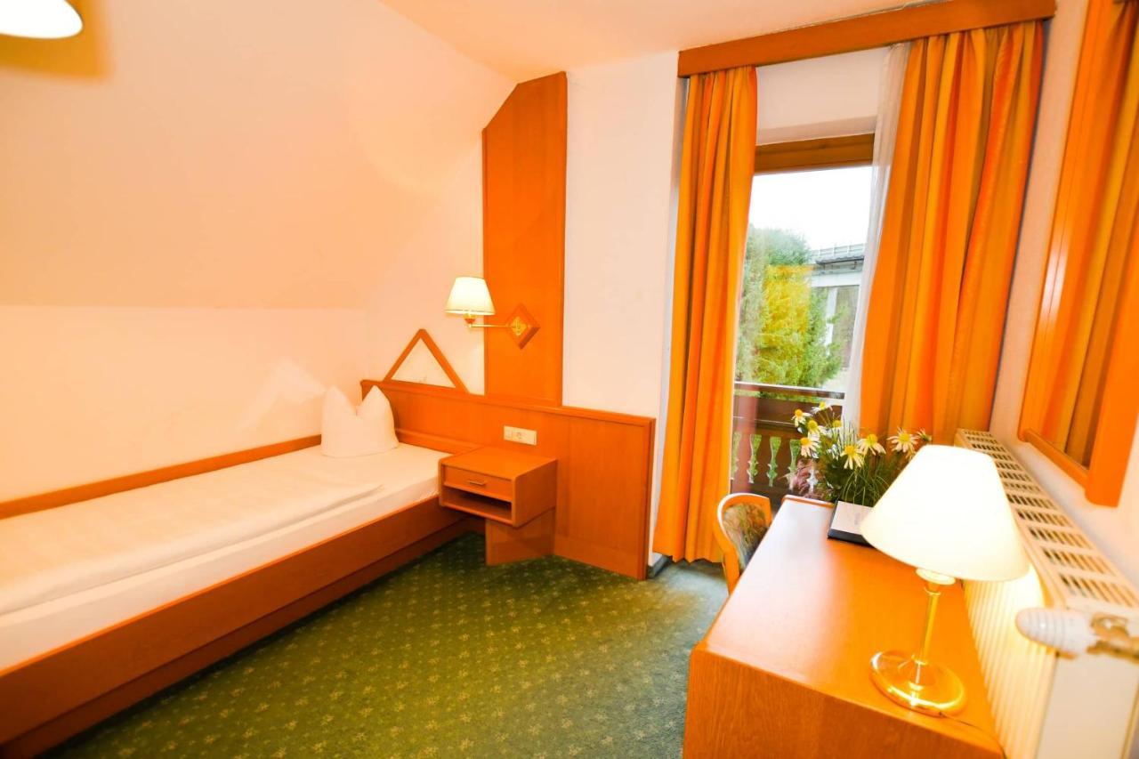 Hotel Jerolitsch Krumpendorf Bagian luar foto