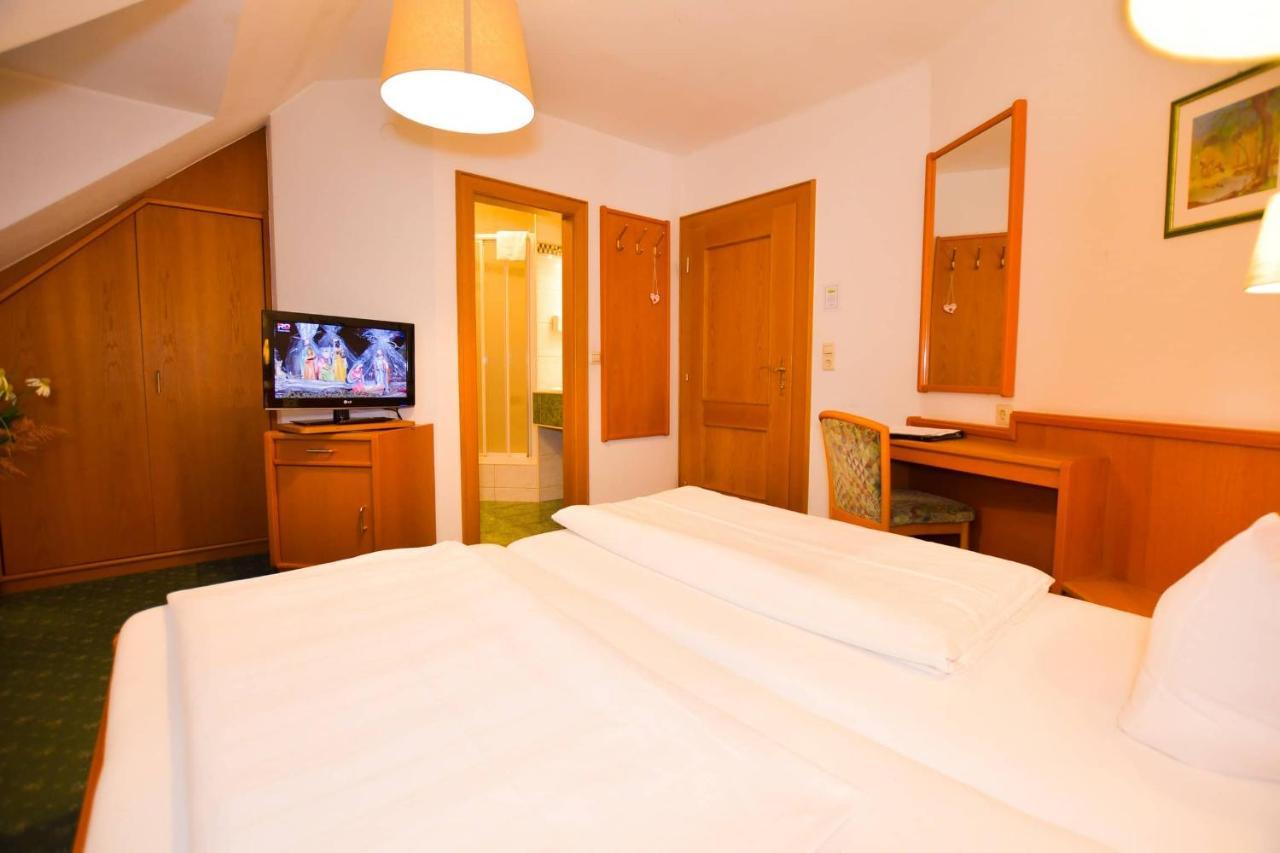 Hotel Jerolitsch Krumpendorf Bagian luar foto