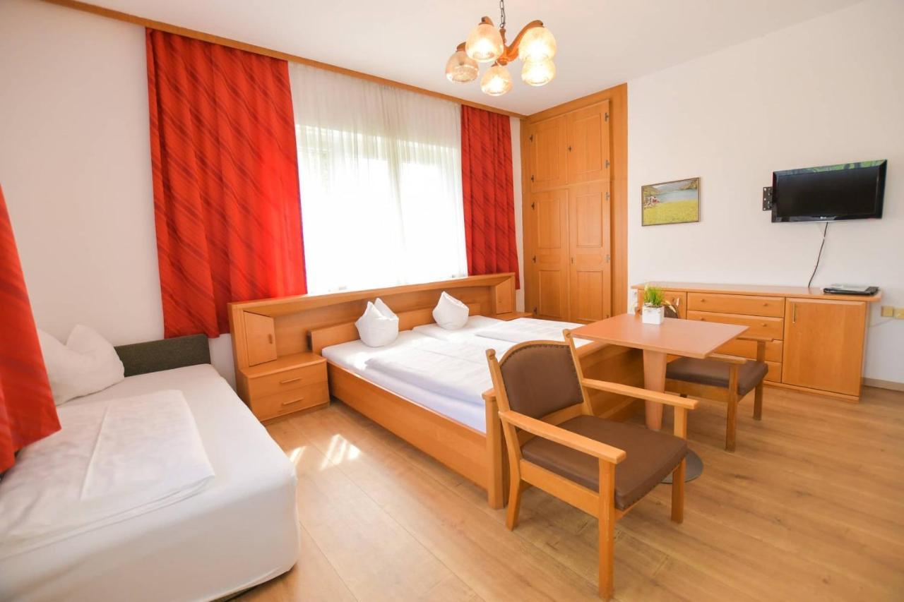 Hotel Jerolitsch Krumpendorf Bagian luar foto