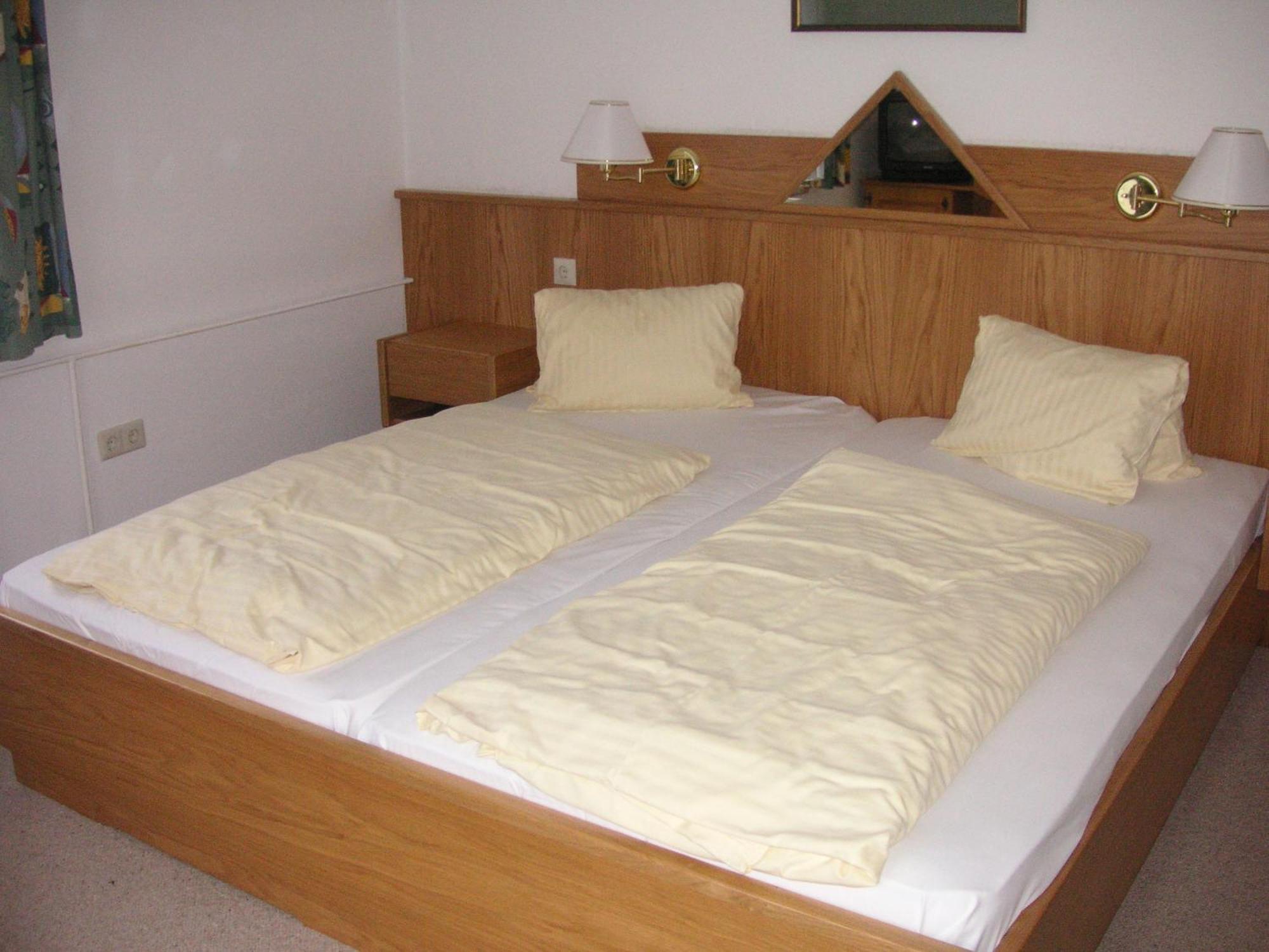 Hotel Jerolitsch Krumpendorf Bagian luar foto
