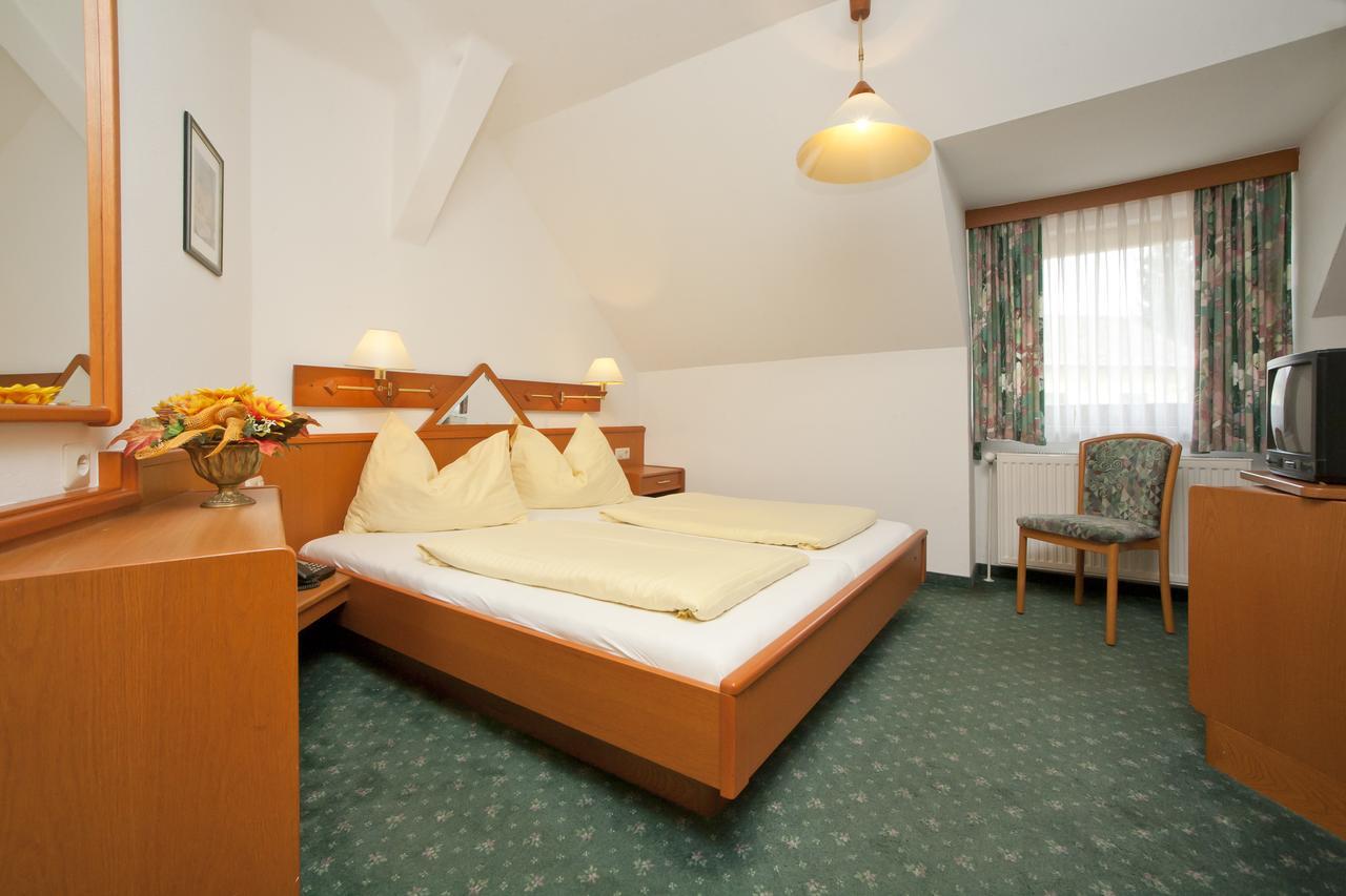 Hotel Jerolitsch Krumpendorf Bagian luar foto