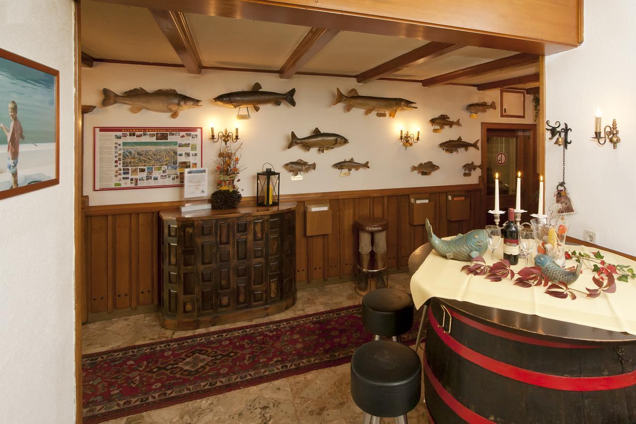 Hotel Jerolitsch Krumpendorf Bagian luar foto